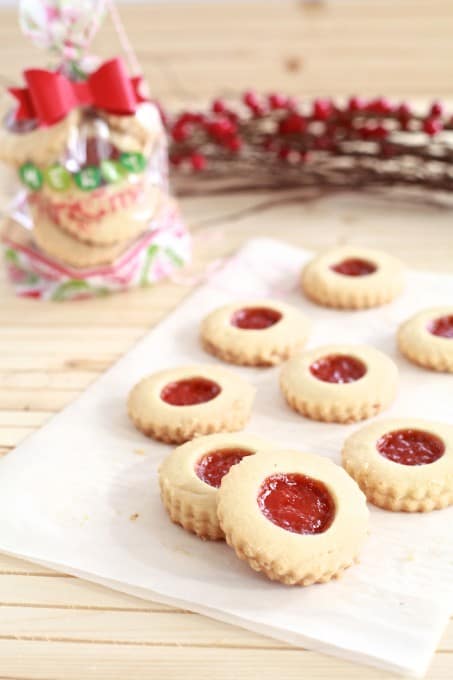 Mantecaditos de Guava | TheNoshery.com - @thenoshery #fbcookieswap