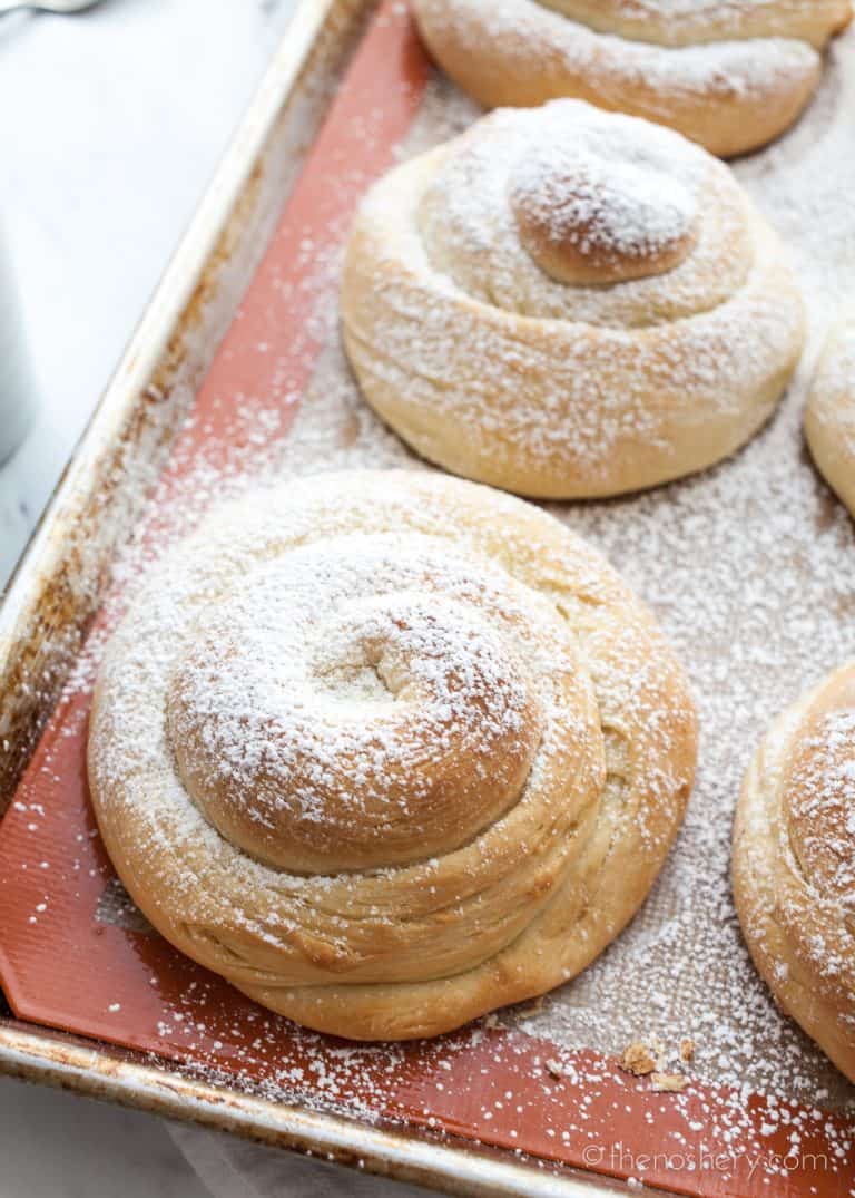 Mallorca Bread: Puerto Rican Sweet Bread Rolls (Pan De Mallorca)