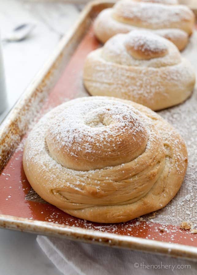 Mallorca Bread: Puerto Rican Sweet Bread Rolls (Pan De Mallorca) | TheNoshery.com