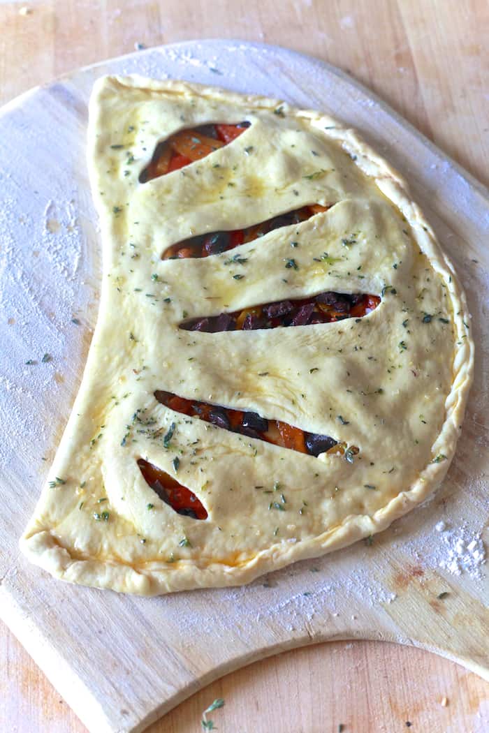 Roasted Red Pepper & Olive Fougasse - TheNoshery.com