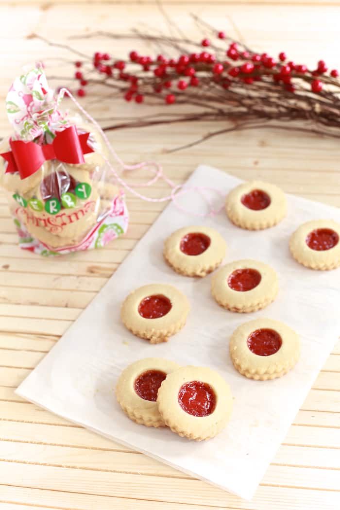 Mantecaditos de Guava | TheNoshery.com - @thenoshery #fbcookieswap