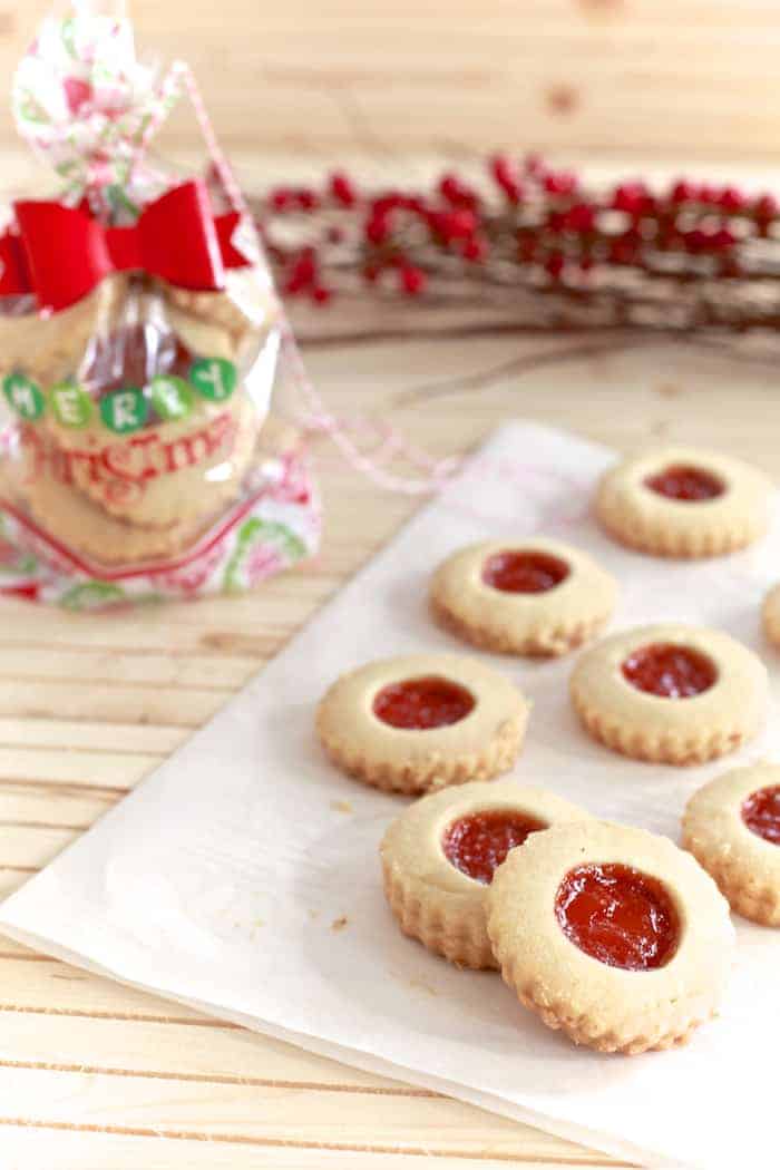 Mantecaditos de Guava | TheNoshery.com - @thenoshery #fbcookieswap