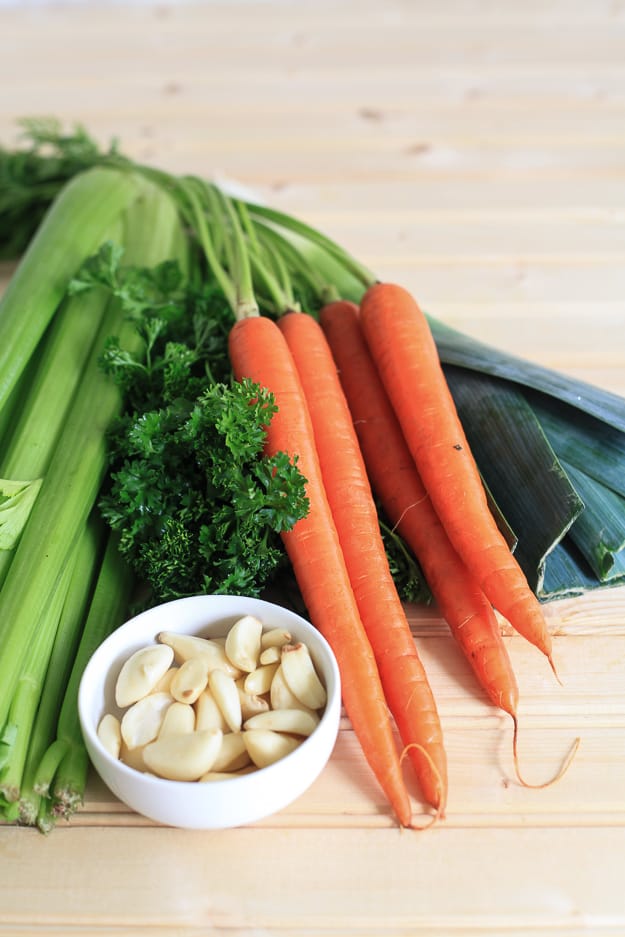 Homemade Chicken Stock | TheNoshery.com - @TheNoshery