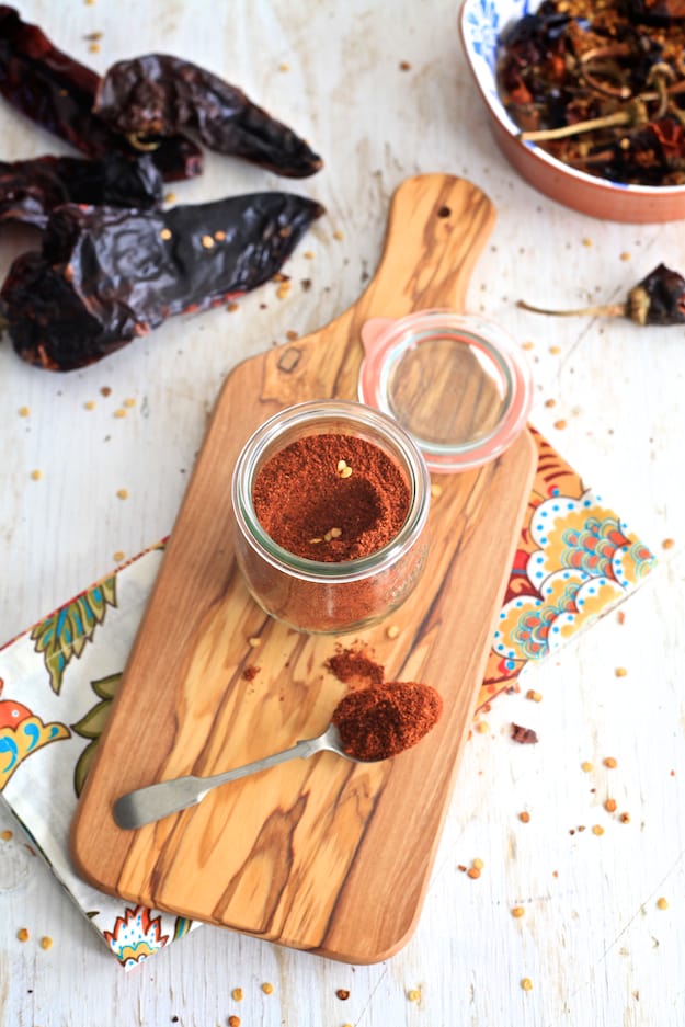 Homemade Harissa Powder Recipe | The Noshery 