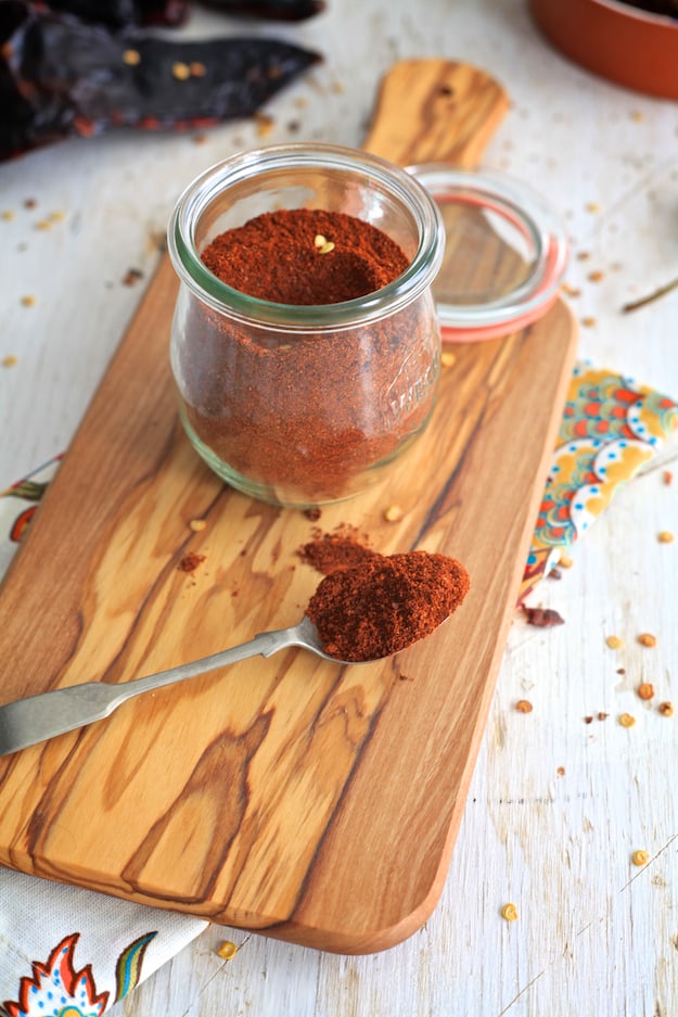 Homemade Harissa Powder Recipe | The Noshery 