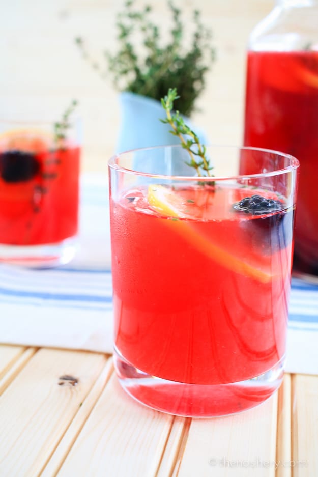 Blackberry Thyme & Vanilla Lemonade | TheNoshery.com - @TheNoshery