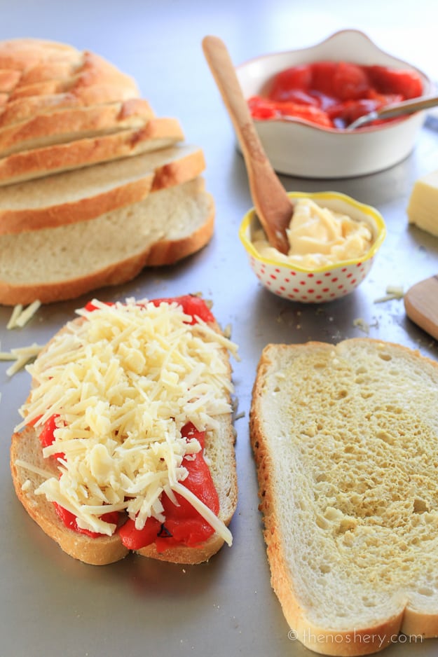 Perfectly Crispy Pimento Grilled Cheese - TheNoshery.com 