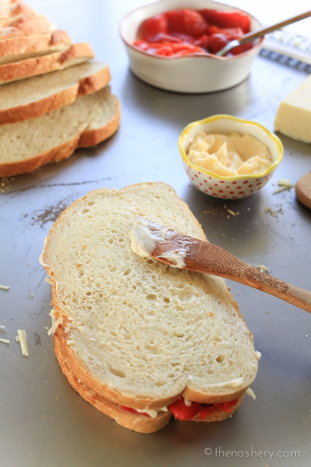 Perfectly Crispy Pimento Grilled Cheese - TheNoshery.com 