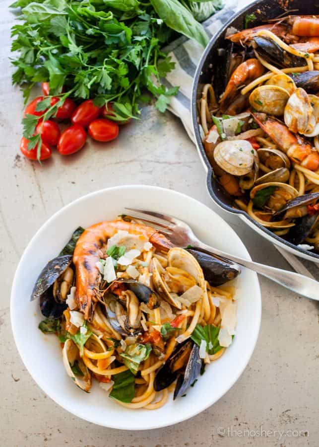 Seafood Pasta (Pasta di Frutti di Mare) | The Noshery