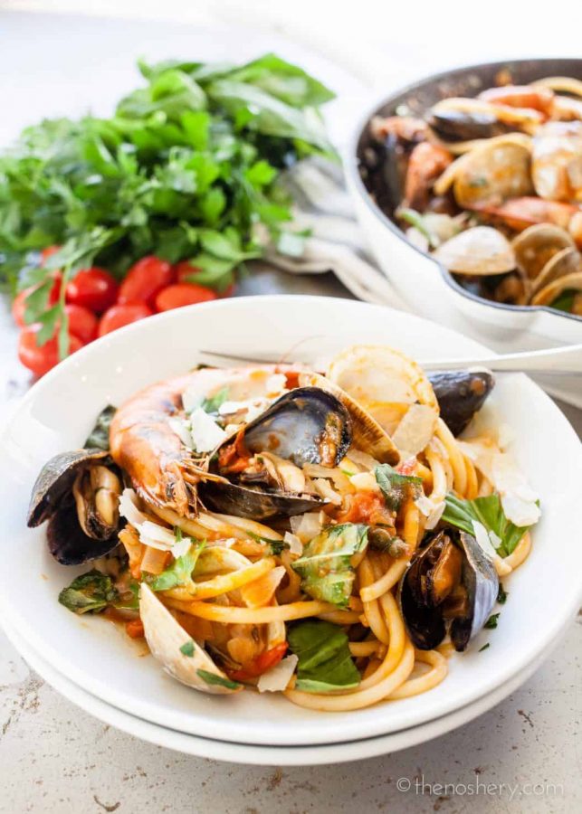 Seafood Pasta (Pasta di Frutti di Mare) | The Noshery