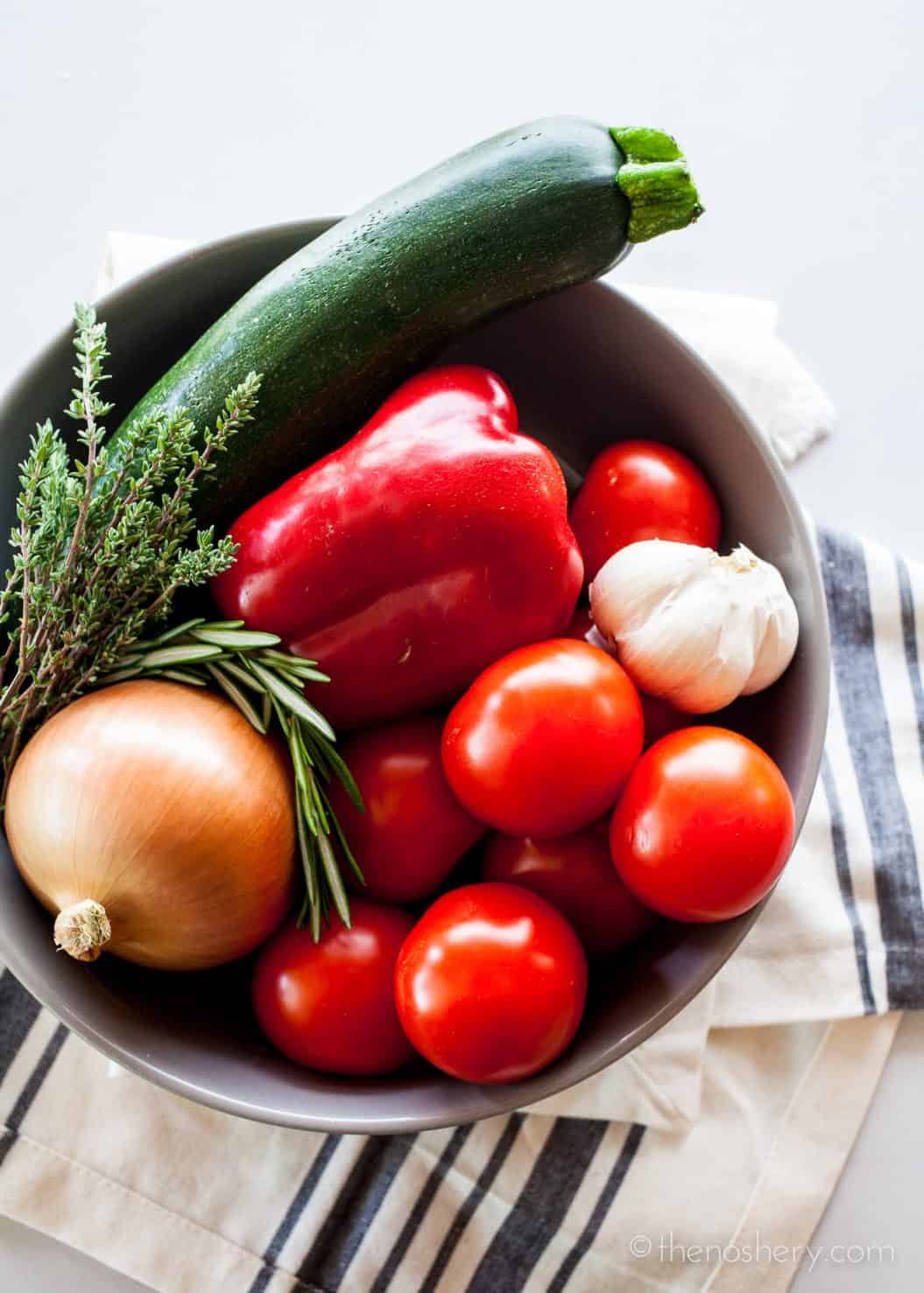 roasted-tomato-and-vegetable-pasta-sauce-the-noshery