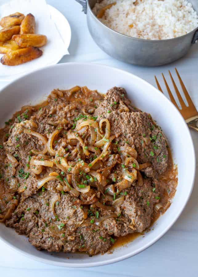 Bistec Encebollado (Puerto Rican Steak and Onions) | The Noshery