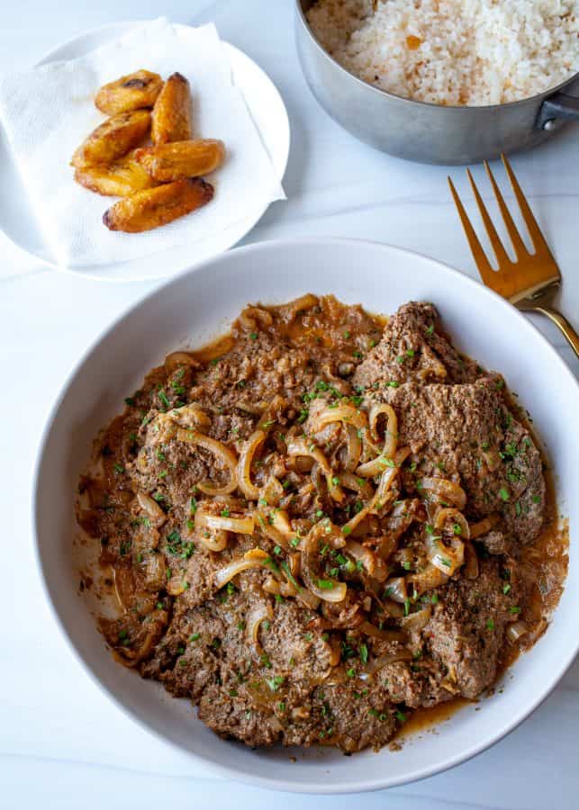 Bistec Encebollado Puerto Rican Steak And Onions The Noshery